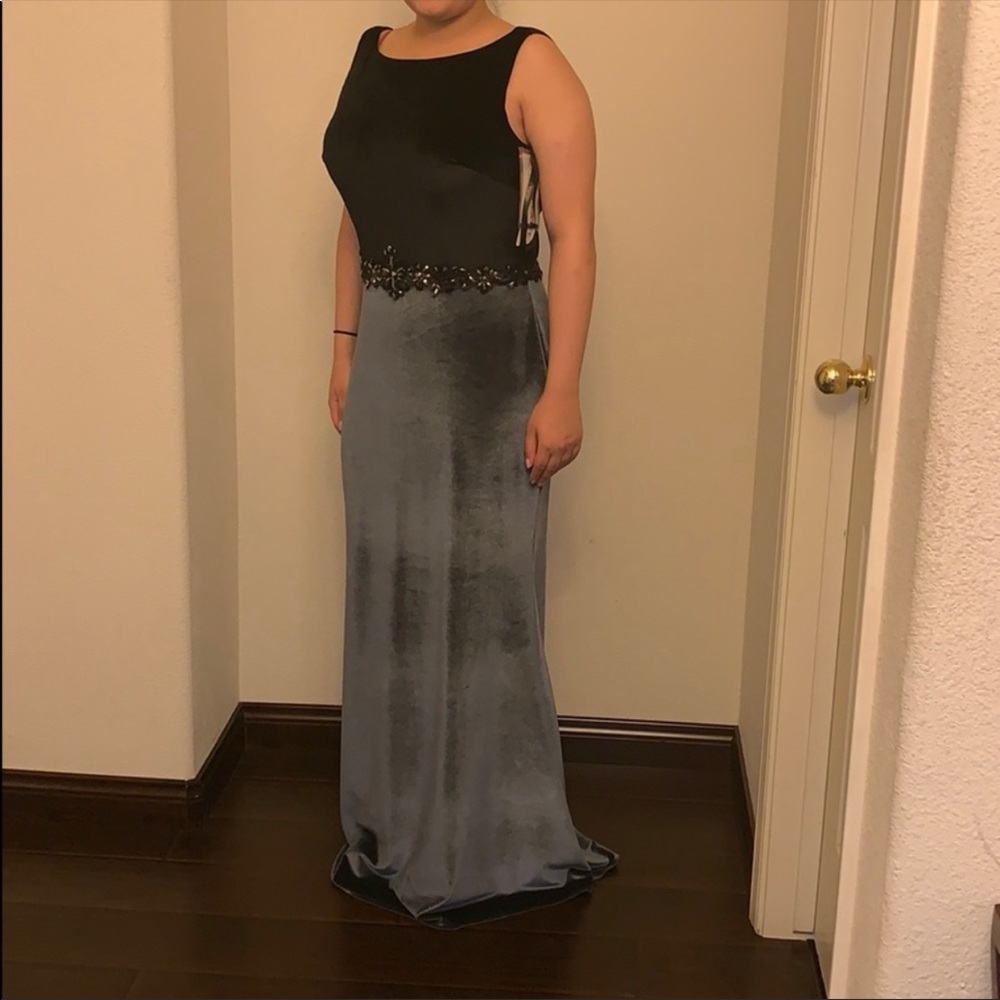 Velvet dress - Picture 1 of 6